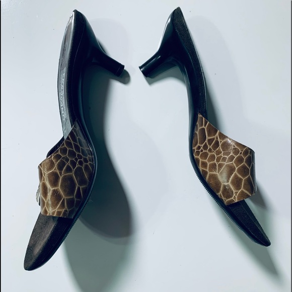 Salvatore Ferragamo Woman’s Sandal 10 - Picture 2 of 5